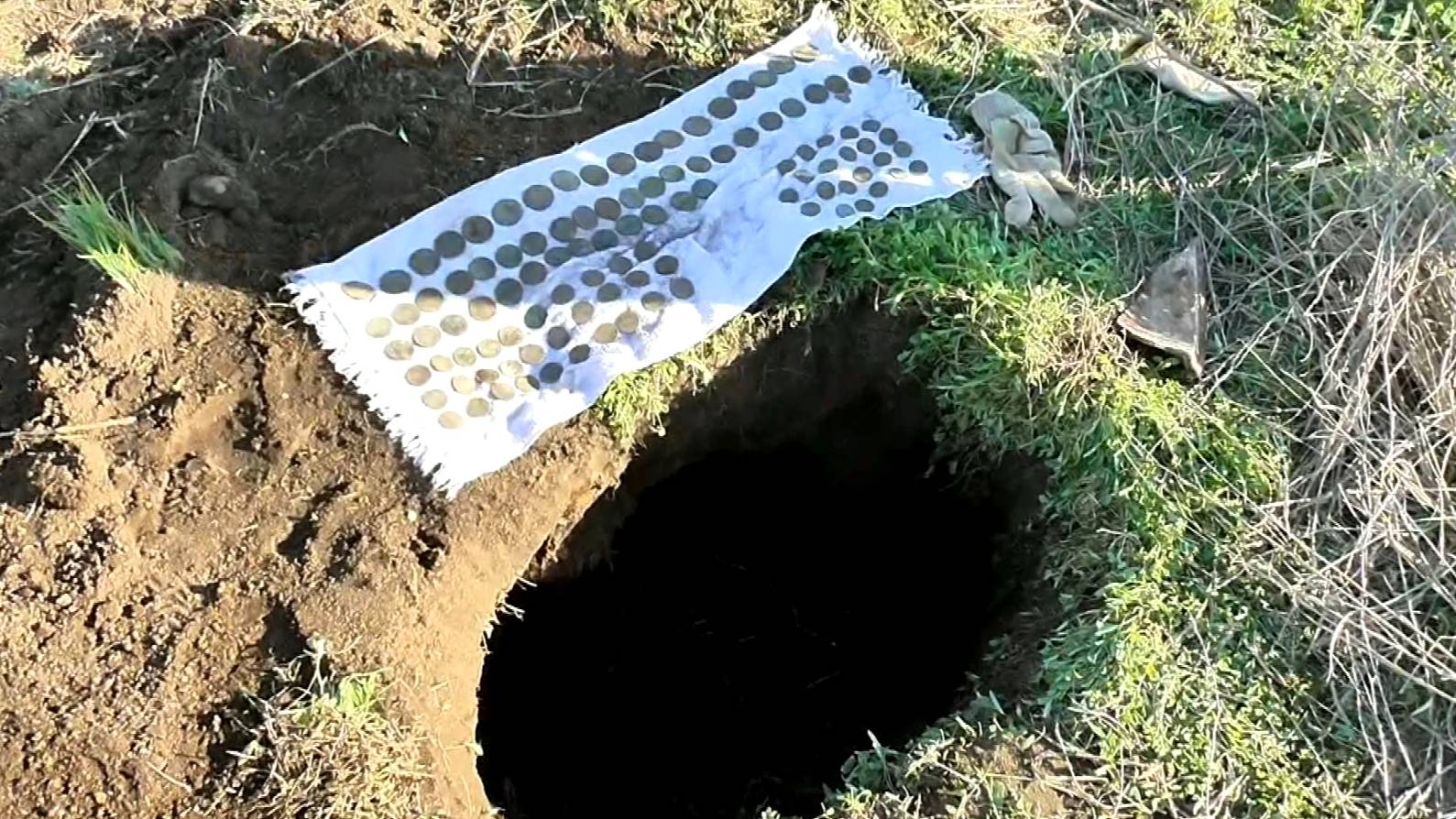 МОЙ !!! КЛАД В ЯМЕ !!! смотреть онлайн