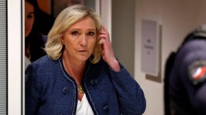 Марин Ле Пен приговорили к четырем годам лишения свободы за растрату средств Европарламента