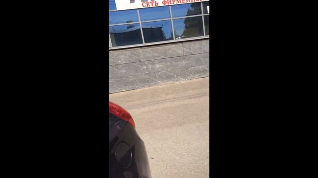 В Уфе на жаре родители оставили малышку в закрытой машине смотреть онлайн