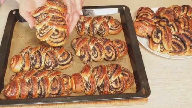 Выпечка к пасхе. Сладкие булочки с маком. смотреть онлайн