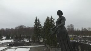 Церемония возложения к монументу «Мать-Родина»