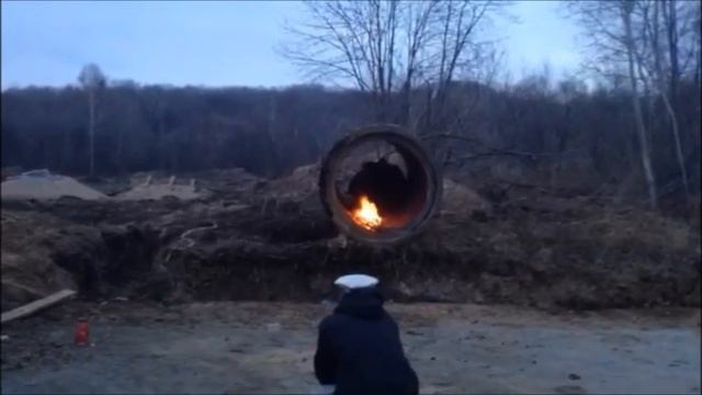 газовый балончик и три человека в трубе смотреть онлайн