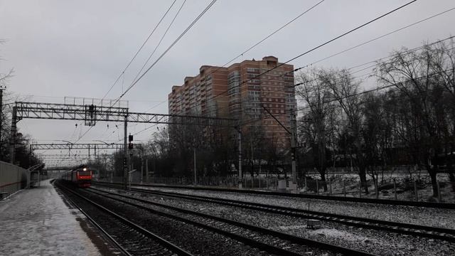 [РЖД] "Уходящая эпоха". Электровоз ЧС2К с пассажирским поездом на Москву. смотреть онлайн