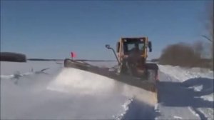 ТЯЖЕЛАЯ ТЕХНИКА, ТРАКТОРА ЧИСТЯТ СНЕГ, УНИКАЛЬНАЯ НАРЕЗКА ВИДЕО