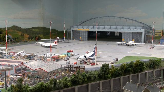 Крупнейшее в мире модель аэропорта »Миниатюрная страна чудес« (»Miniatur Wunderland«)