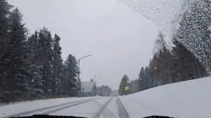 Едем по городу! А снег идёт...