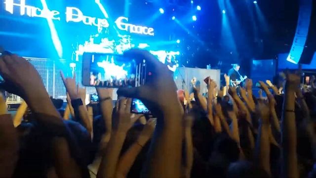 Three Days Grace – Chalk Outline (Live in Minsk, Belarus, Prime Hall 11.07.2017) смотреть онлайн