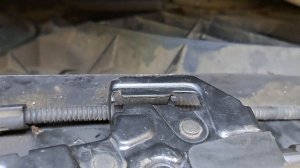 Фольксваген т5,  как открыть замок капота.