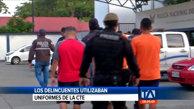Detienen a sujetos que utilizaban uniformes de la CTE para asaltar смотреть онлайн