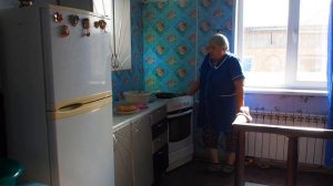 Забрали отца пенсионера со старого дома он чуть там не угорел Мама кормит сына трутня ПОДВАЛ ИЛЬИЧА