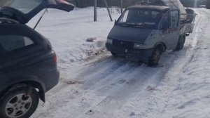 ЭЛЕКТРО ГАЗЕЛЬ СВОИМИ РУКАМИ ВЫТЯГИВАЕТ ПАРКЕТНИК ИЗ СУГРОБА