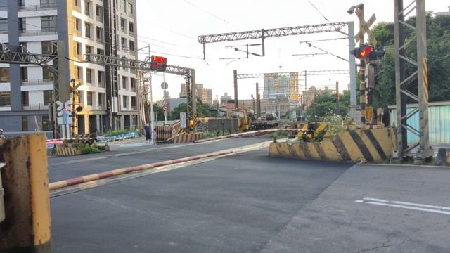 railroad crossing where the train enters the curve. one hour смотреть онлайн
