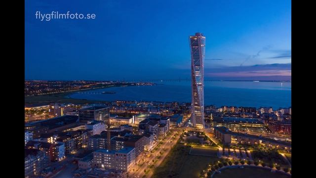 Turning Torso and Oresund Bridge Drone timelapse at night смотреть онлайн
