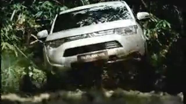 Реклама Mitsubishi: Mitsubishi Outlander не даст китам умереть