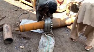 Ремонт камнедробильной машины.