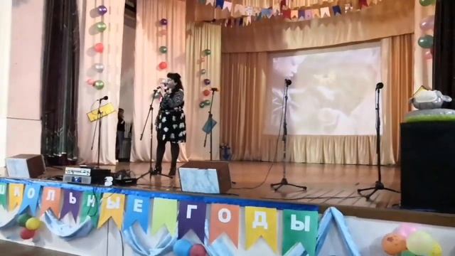 ПОПЕРЕЧНЫЙ канал: Вечер встречи выпускников школы села Поперечное (ч.1) Поёт выпускница Ольга Шварц смотреть онлайн