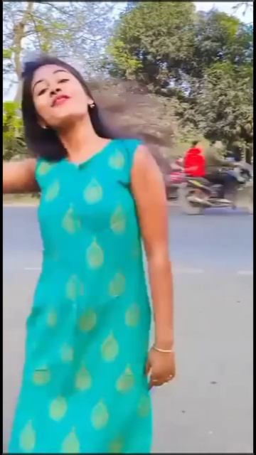 Indian Young Village Girl Dance смотреть онлайн