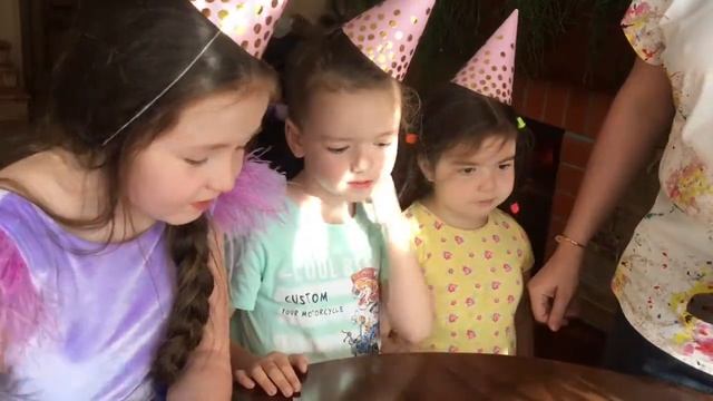 Смайлик-Злата празднует День Рождения смотреть онлайн