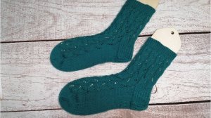 Носочки с ажурным узором //Вяжем образец узора