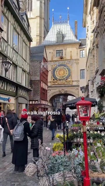 Астрономические часы #Руан #france #gros-horloge #rouen #normandy #travel #christmas #frenchtravel