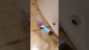 Обломало болты на унитазе.  Решение проблемы за 6 минут.