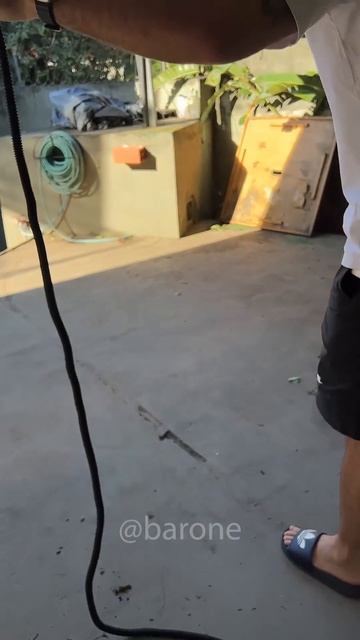 ¡Esta cobra expandible convierte la manguera más débil en una BAZUCA! 😱 смотреть онлайн