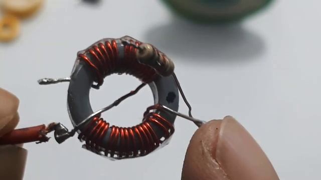 Joule thief Inverter 1.5V to 220V - Cara membuat joule thief lilitan смотреть онлайн