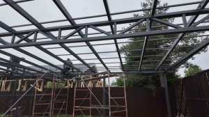 Каркас металлического навеса с хозблоком. Процесс и особенности монтажа своими руками.