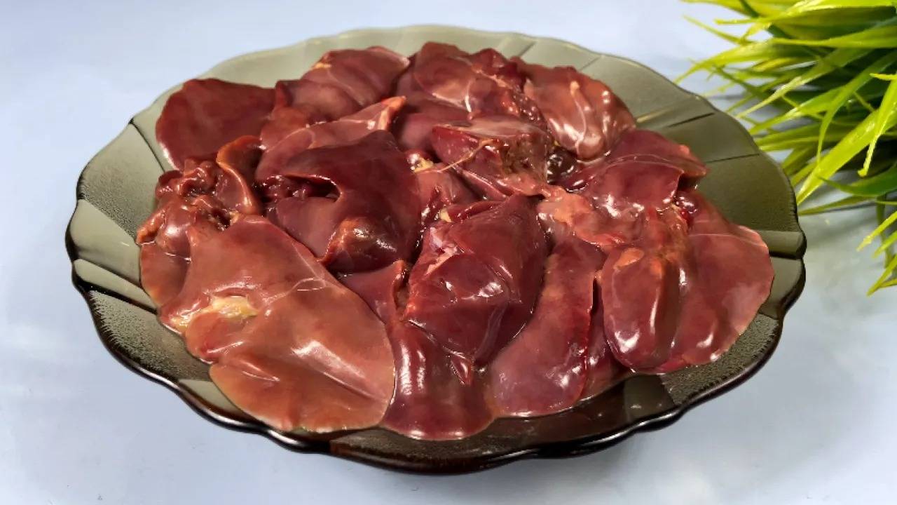 Просто залейте куриную печень ТОМАТНЫМ СОКОМ! Вкусно, просто, необычно! смотреть онлайн