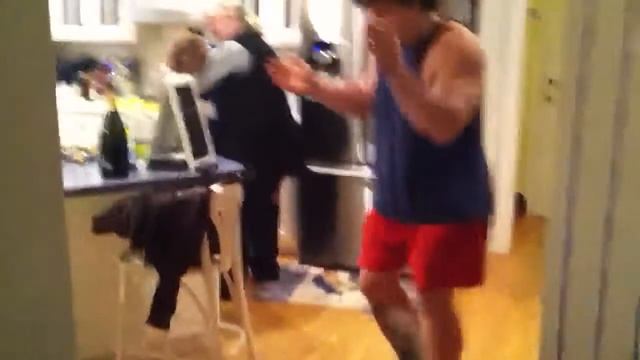 Mom Crushed by Cake Crush смотреть онлайн