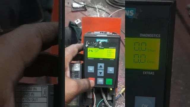 Siemens G120c drive parameter set and run motor смотреть онлайн