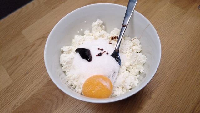 Süße Köstlichkeit: Quarkfüllung in perfekten Hefebrötchen! смотреть онлайн