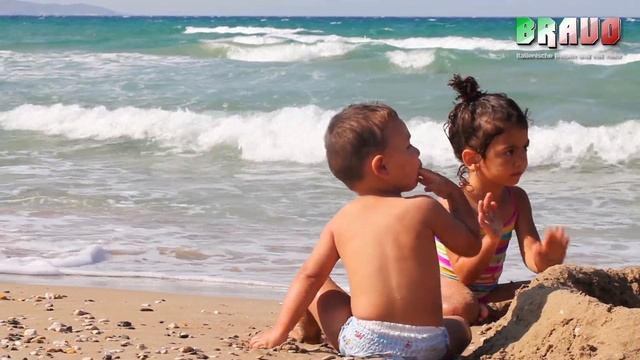 Glückliche Kinder mit Bravo-Reisen-Familienurlaub смотреть онлайн