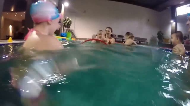 Центр розвитку сім"ї "Любота", LIME fitness, Занятие с малышами в бассейне смотреть онлайн