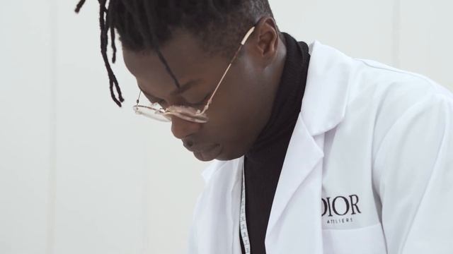 The Savoir-Faire Behind the Dior Men's Gardener's Jacket смотреть онлайн