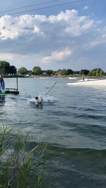 Водные лыжи. Осваиваем новый вид спорта 💪🏻🏄♂️ смотреть онлайн