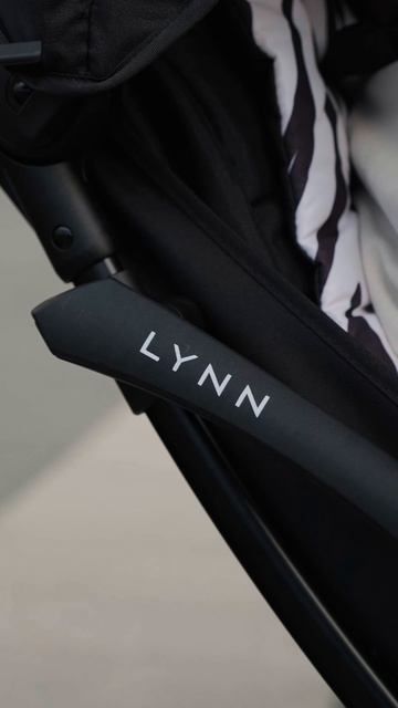 Коляска Happy Baby Lynn на прогулке смотреть онлайн