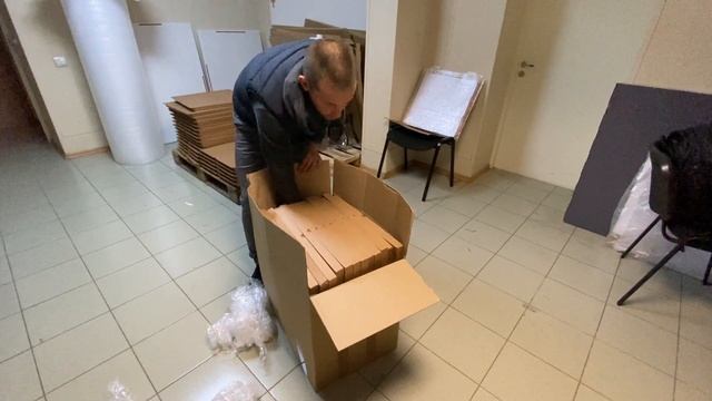 Упаковываю оптовую партию фотофонов. смотреть онлайн