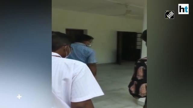Congress leader Priyanka Gandhi vacates Delhi bungalow after Centre’s order смотреть онлайн