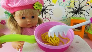 Пупсики играют, готовят кушать Обзор игрушек для девочек
