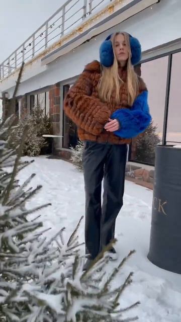 Шуба из меха песца & меховые наушники из меха песца и стриженной норки #winter #snow #fur смотреть онлайн