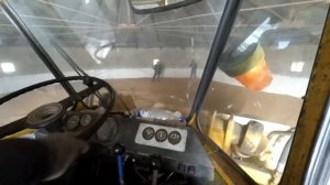 Погрузка зерна с помощью погрузчика Сталова воля на фуру.(1-день,1-сезон)