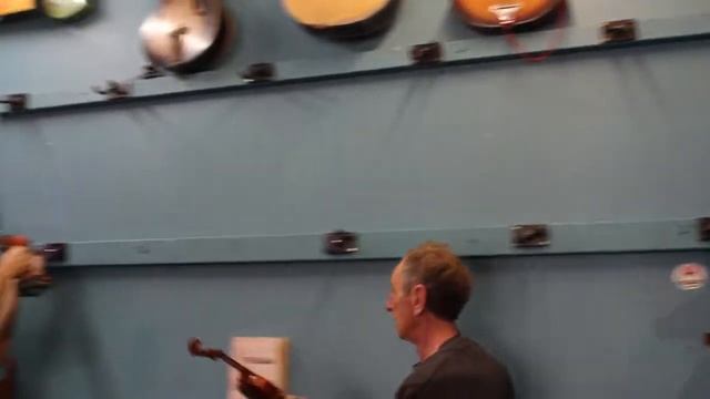 Bungalow Bills music shop beginnings life style. смотреть онлайн