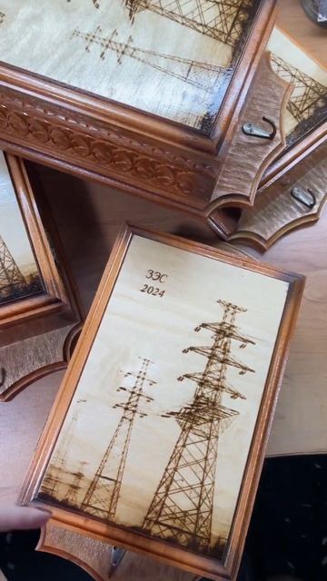 Ключница ручной работы на заказ #резьбаподереву #ручнаяработаназаказ #нарды #шахматы #ключница смотреть онлайн