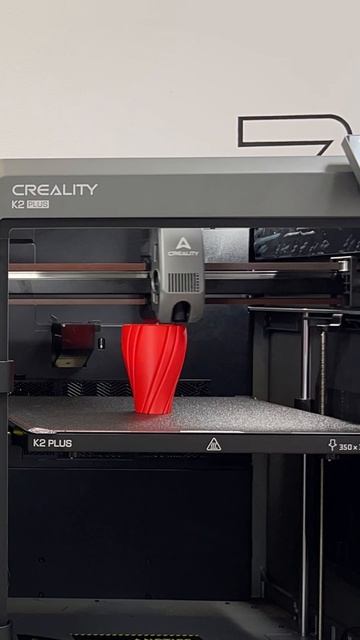 Кто быстрее печатает 3D принтер Bambu Lab X1 Carbon Combo или Creality K2 Plus Combo? смотреть онлайн