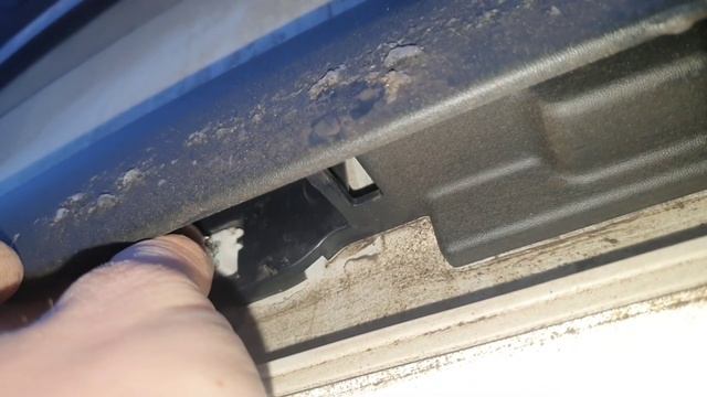 Lada Largus -Замена лампы подсветки номера смотреть онлайн