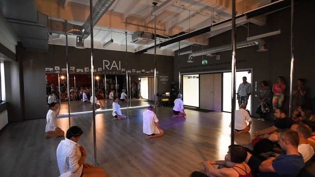 RAI studio. Pole Dance group performance (Russian Roulette) смотреть онлайн