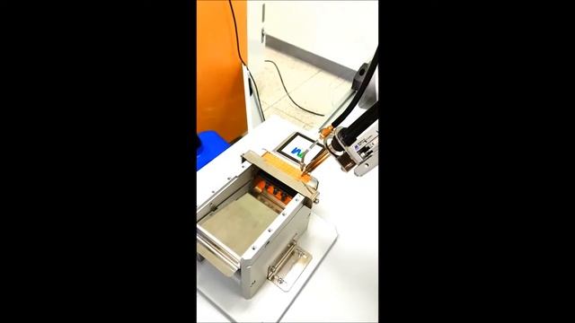 TM Robot выполняет пайку смотреть онлайн