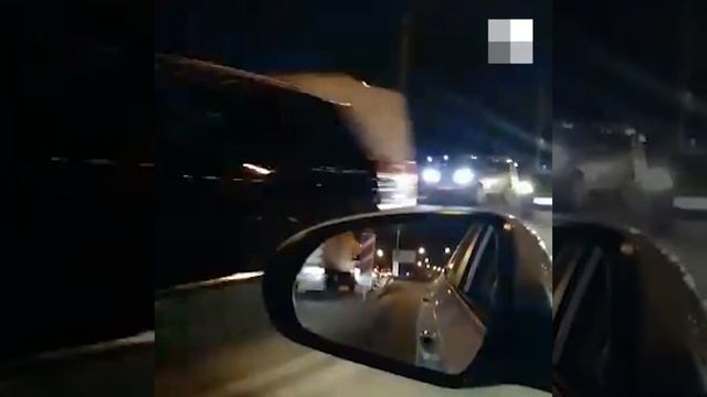 Новосибирск: ночная пробка из-за вертолета смотреть онлайн