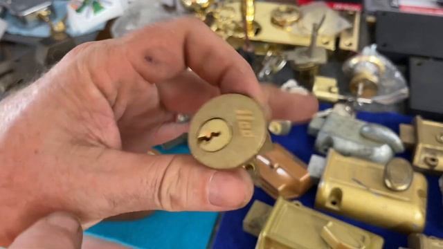 Rim Locks : Nightlatch, Nightlatch Deadbolt & Jimmyproof locks смотреть онлайн